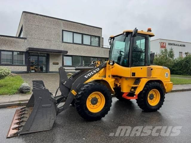 Volvo L 30 G Фронтальные погрузчики