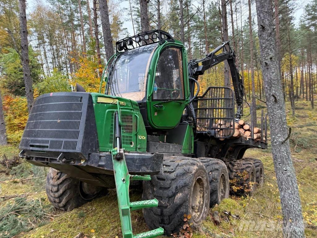 John Deere 1010 E Форвардеры