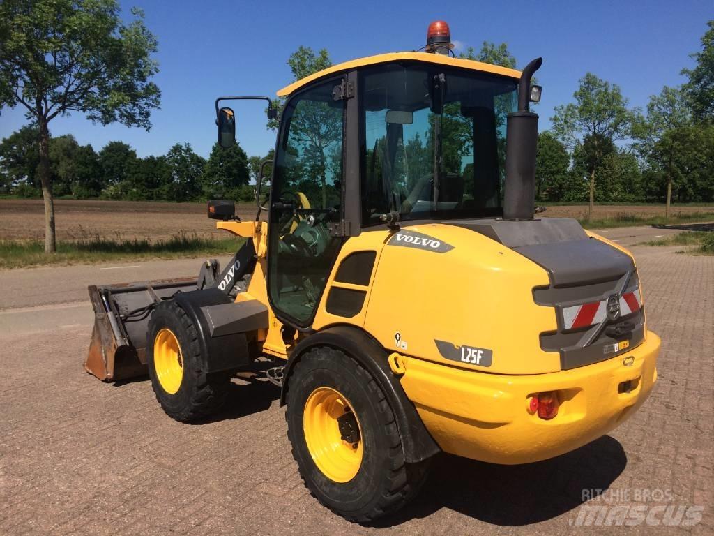 Volvo L 25 F Фронтальные погрузчики