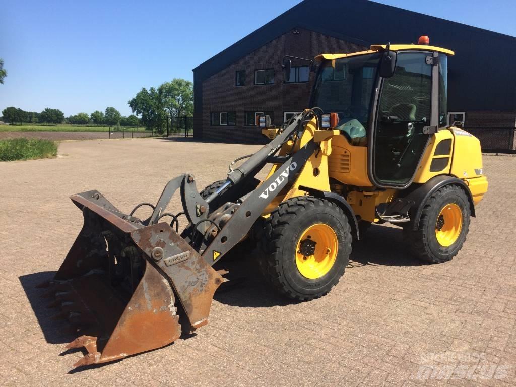 Volvo L 25 F Фронтальные погрузчики