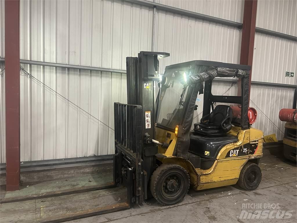 CAT GP25NT Газовые погрузчики