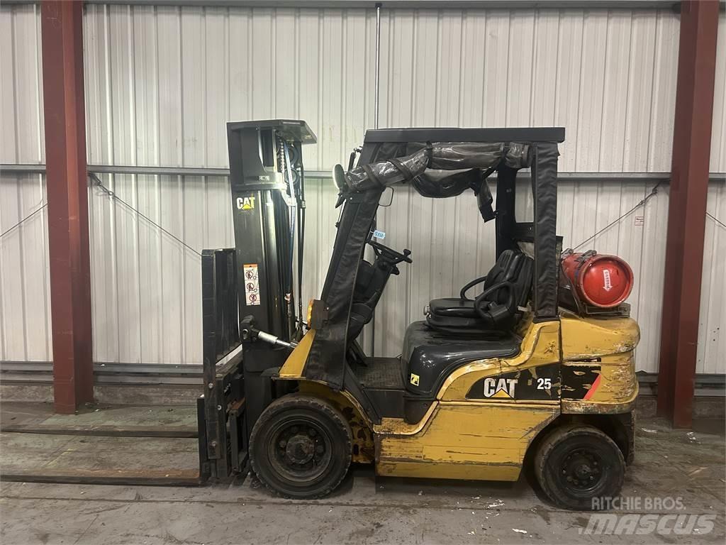 CAT GP25NT Газовые погрузчики