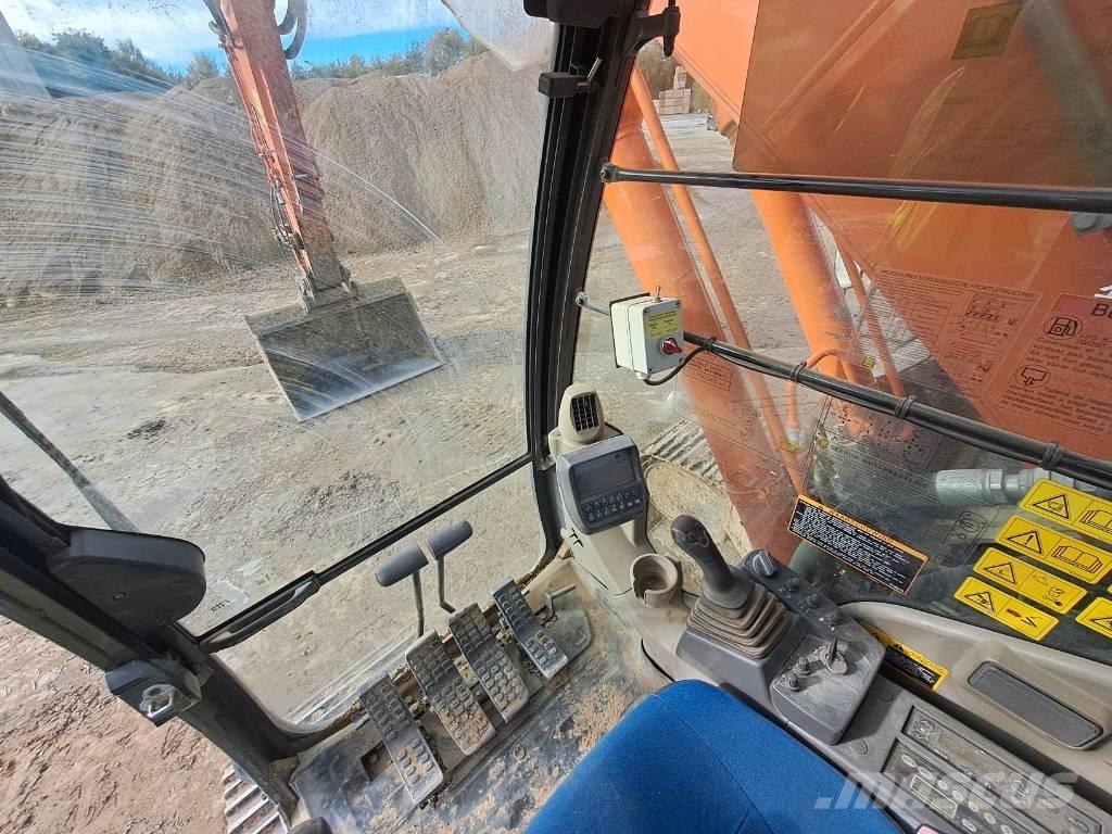 Hitachi ZX225USLC-3 Гусеничные экскаваторы