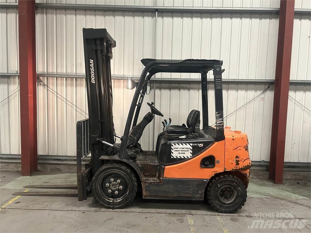 Doosan D25S-5 Дизельные погрузчики