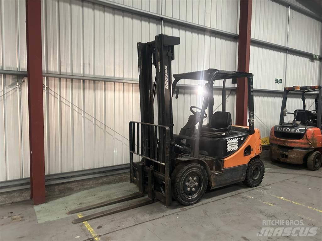 Doosan D25S-5 Дизельные погрузчики