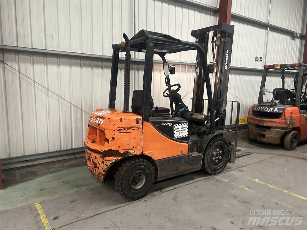 Doosan D25S-5 Дизельные погрузчики