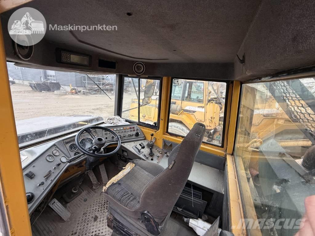 Volvo A 25 C Шарнирно-сочленённые самосвалы