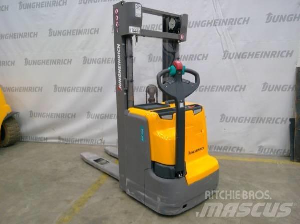 Jungheinrich EJC 214 Ручные штабелёры с электроподъёмом
