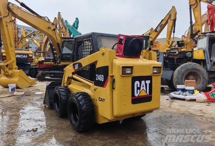 CAT 246D Мини-погрузчики