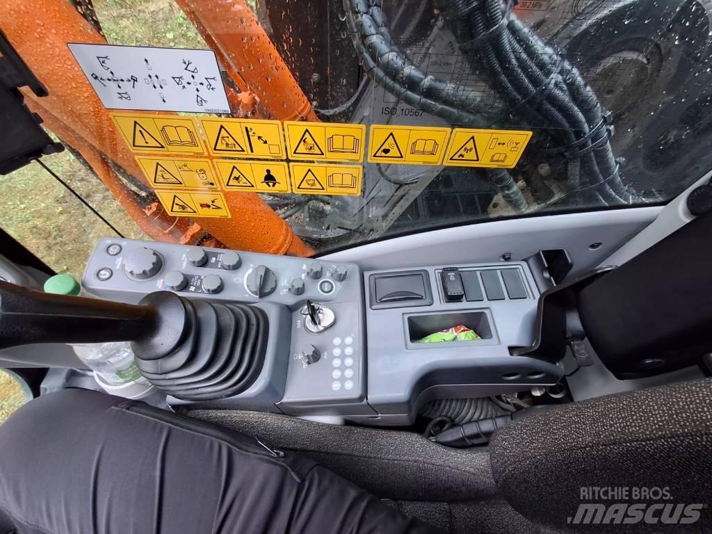 Hitachi ZX 225 US LC Гусеничные экскаваторы