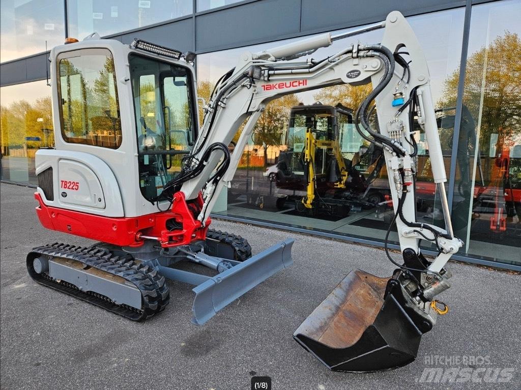 Takeuchi TB 225 Мини-экскаваторы