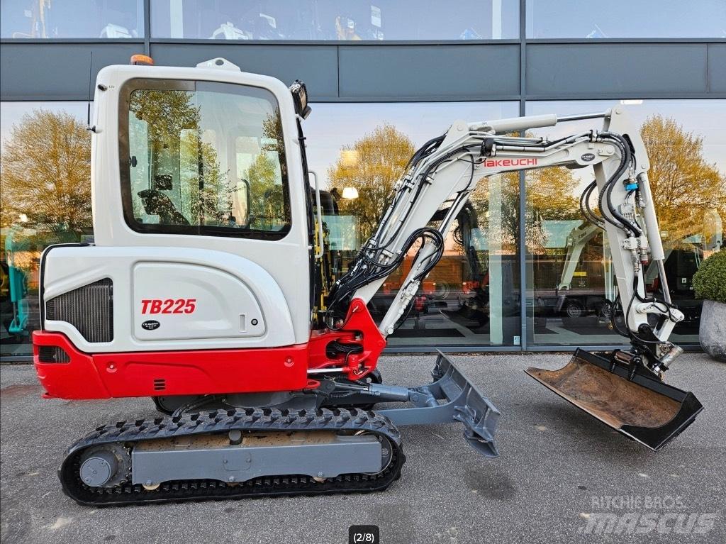 Takeuchi TB 225 Мини-экскаваторы