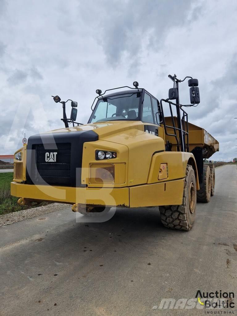 CAT 735C Шарнирно-сочленённые самосвалы
