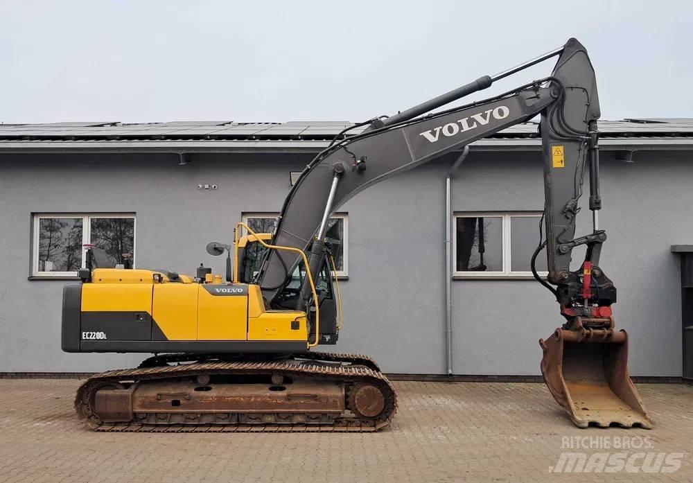 Volvo EC 220 DL Гусеничные экскаваторы