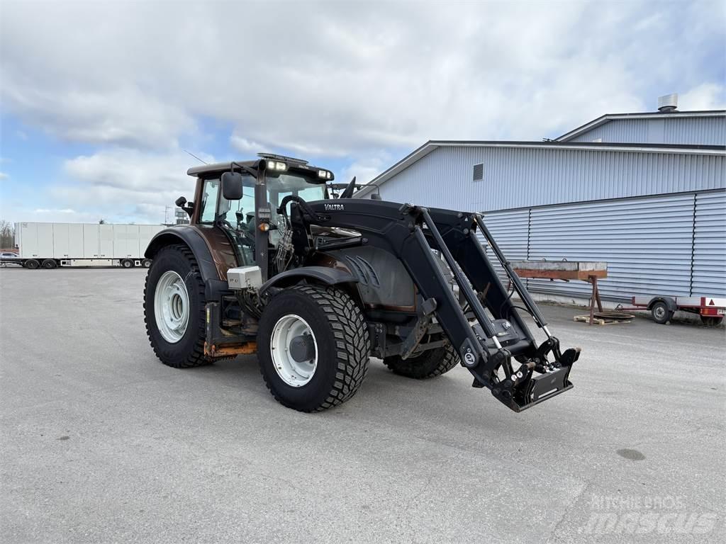 Valtra T203 Трактора
