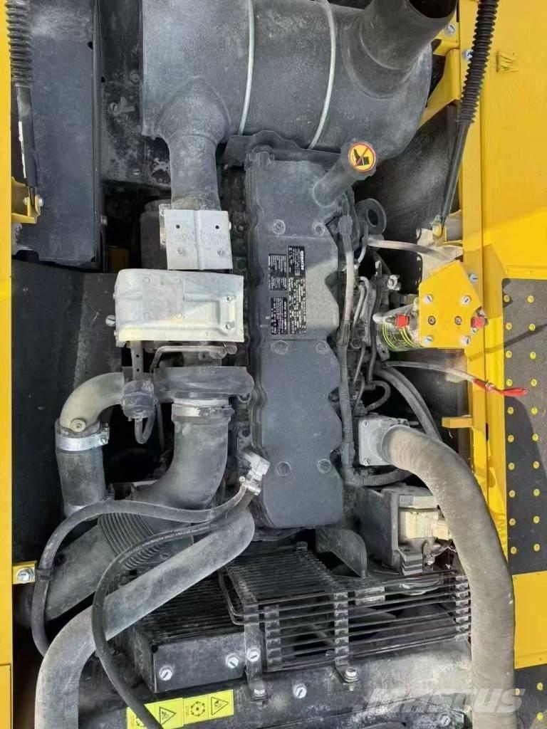 Komatsu 220-8 Гусеничные экскаваторы