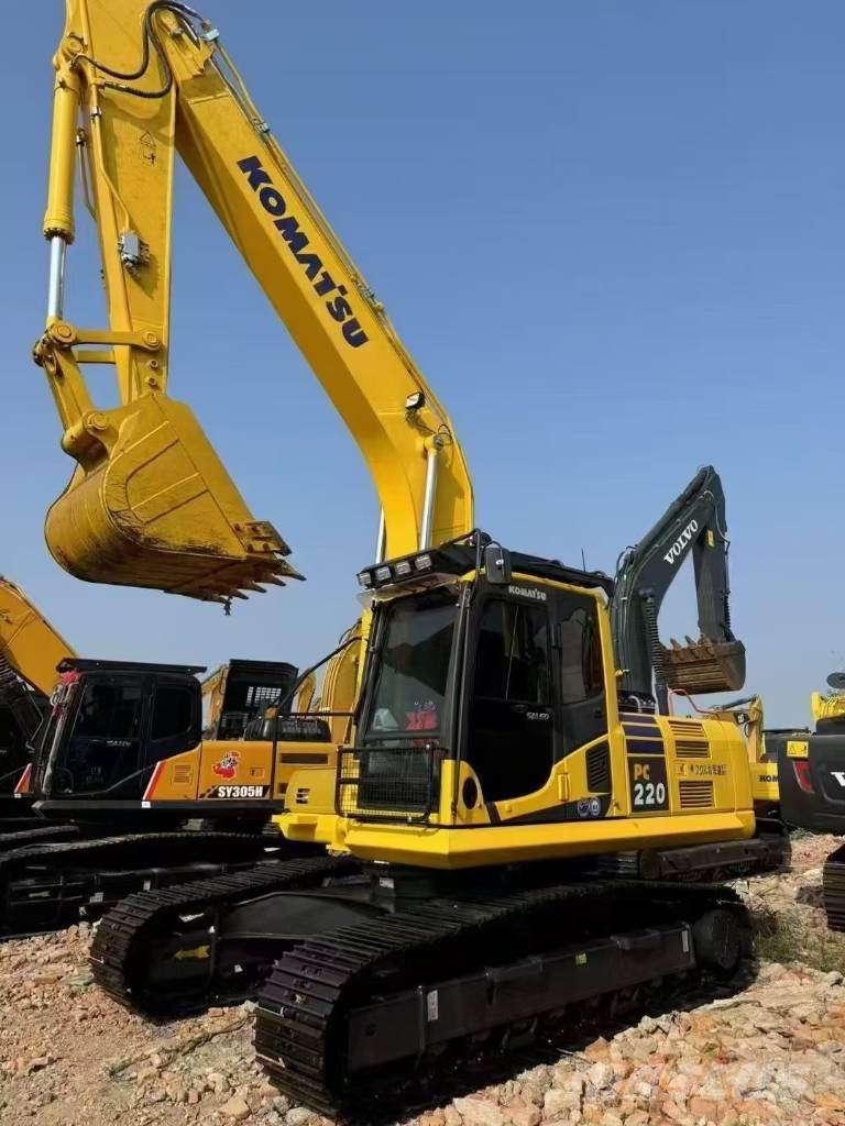 Komatsu 220-8 Гусеничные экскаваторы