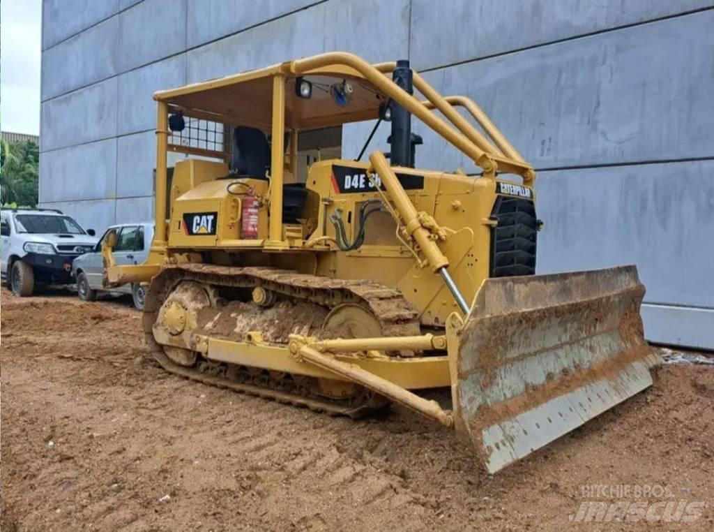 CAT D4SR Коммунальные тракторы
