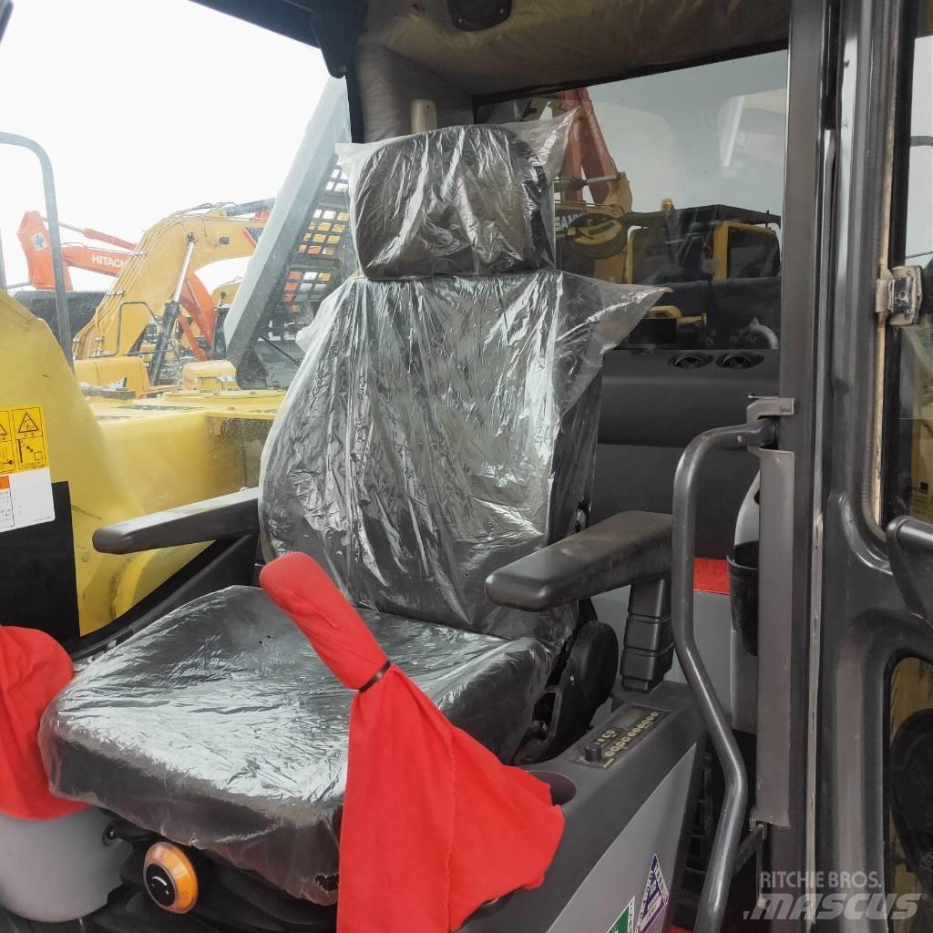 Komatsu PC200-8 Гусеничные экскаваторы