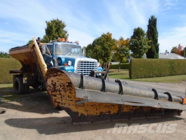 Ford LTL 9000 Снежные отвалы и плуги