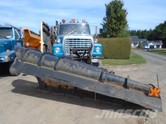 Ford LTL 9000 Снежные отвалы и плуги