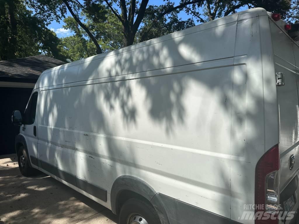 Dodge promaster Грузовики-Фургоны