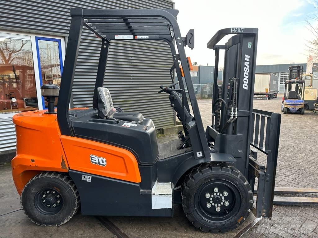 Doosan D30NX Дизельные погрузчики