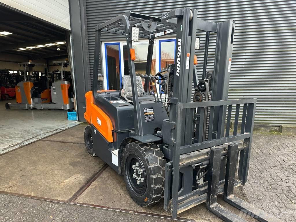 Doosan D30NX Дизельные погрузчики