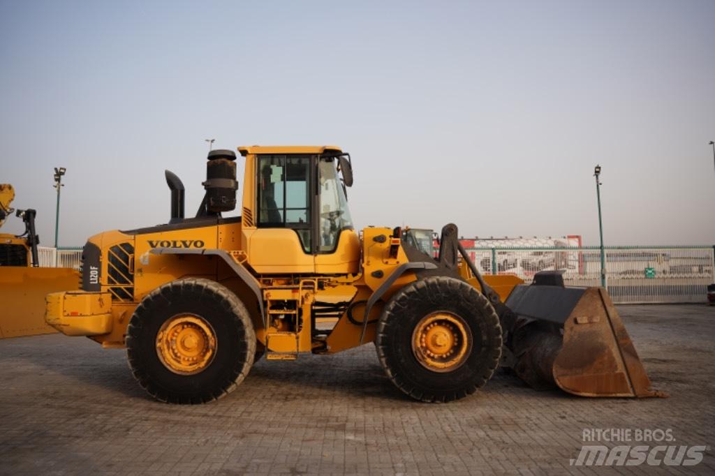 Volvo L 120 F Фронтальные погрузчики