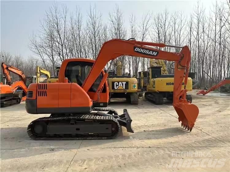 Doosan DX75 Гусеничные экскаваторы