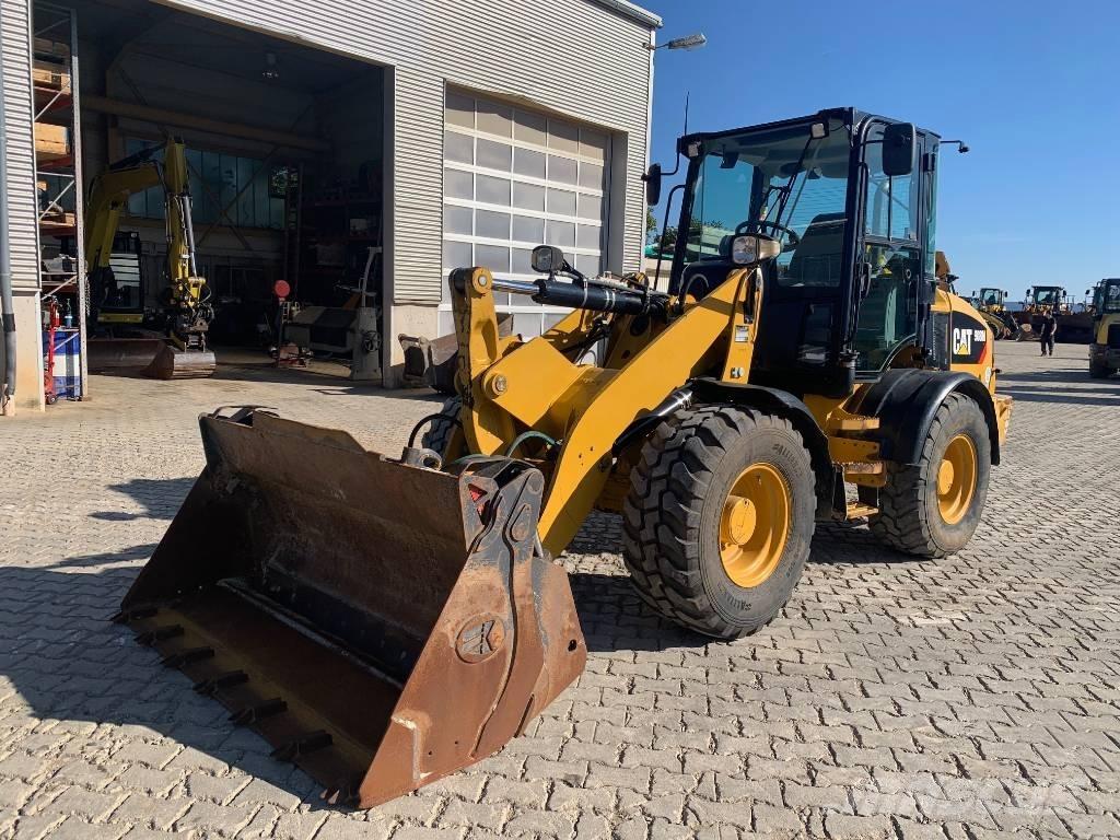 CAT 908M Фронтальные погрузчики