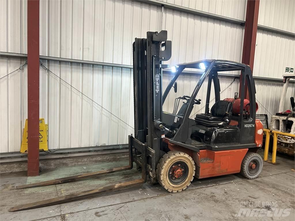 Nissan UD02A20PQ Газовые погрузчики