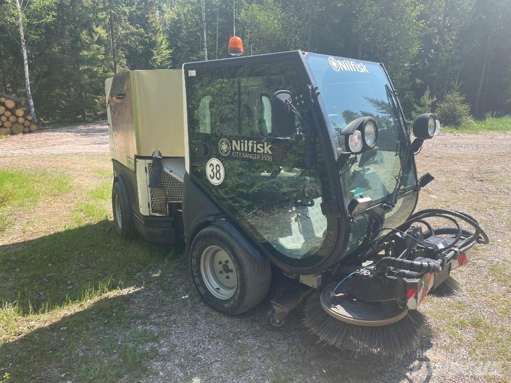 Nilfisk CR3500 Вакуумные уборочные машины