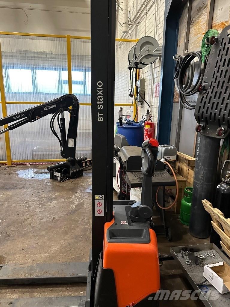 Toyota HWE 100 Ручные штабелёры с электроподъёмом