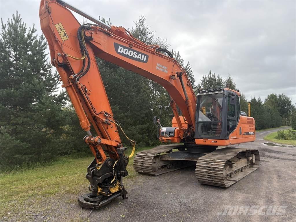 Doosan DX225LC-3 Гусеничные экскаваторы