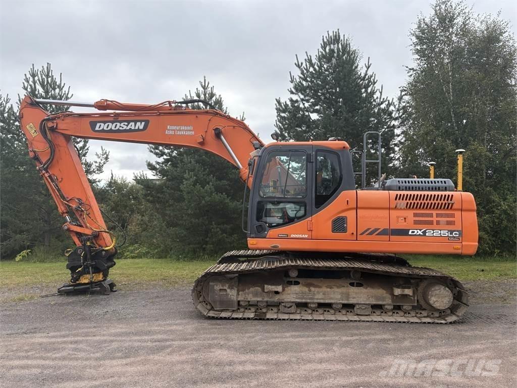 Doosan DX225LC-3 Гусеничные экскаваторы