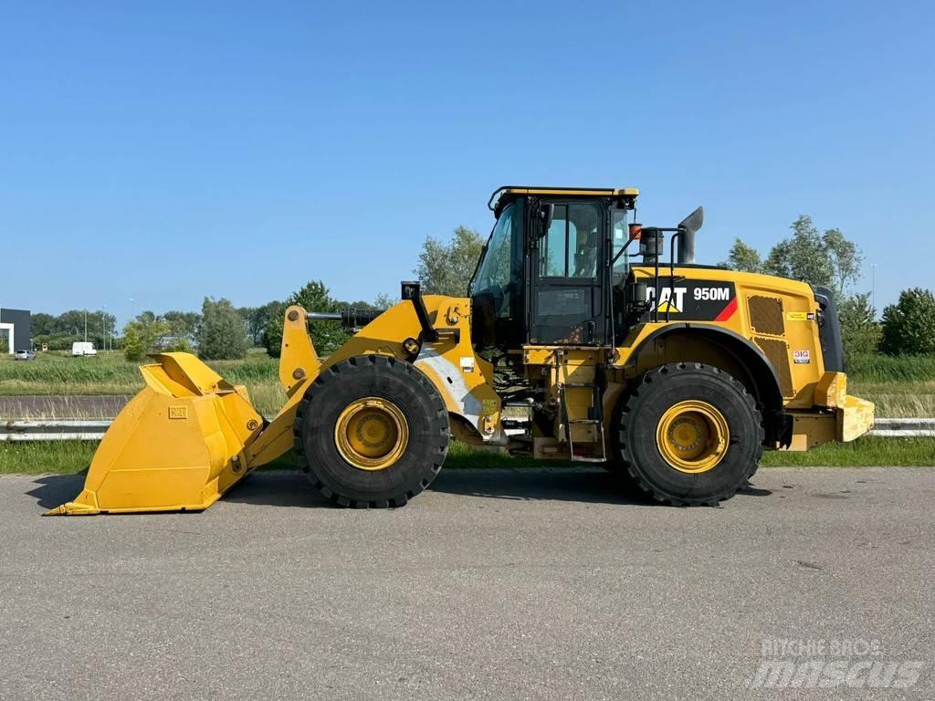 CAT 950M Фронтальные погрузчики