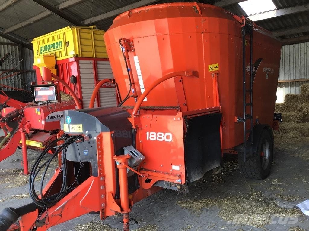 Kuhn Profile 1880 Кормораздатчики