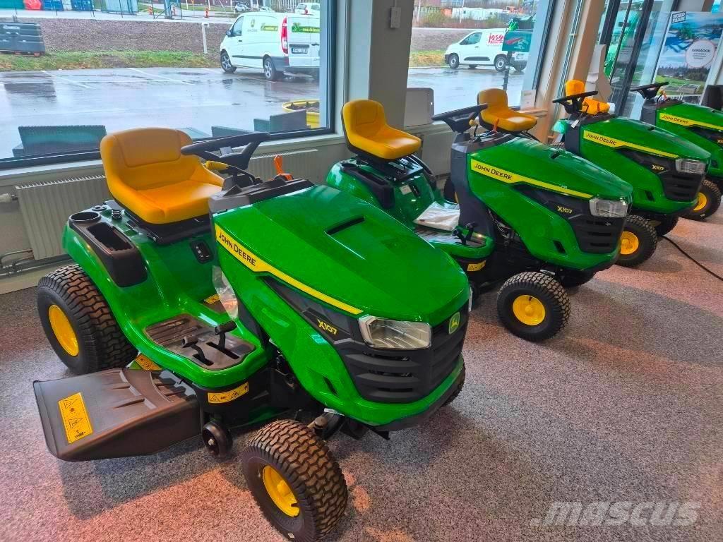 John Deere X 107 Самоходные газонокосилки