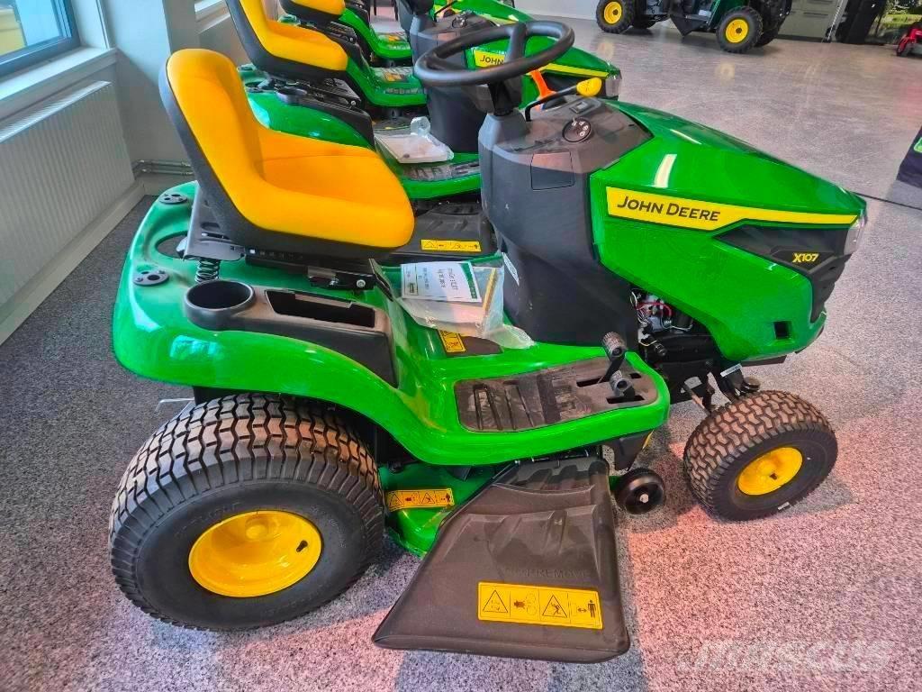 John Deere X 107 Самоходные газонокосилки