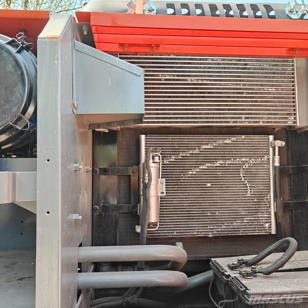 Hitachi ZX200 Гусеничные экскаваторы