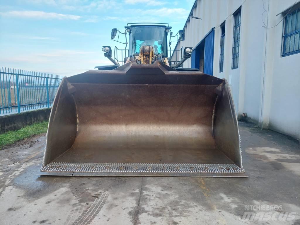 Komatsu WA475 Фронтальные погрузчики
