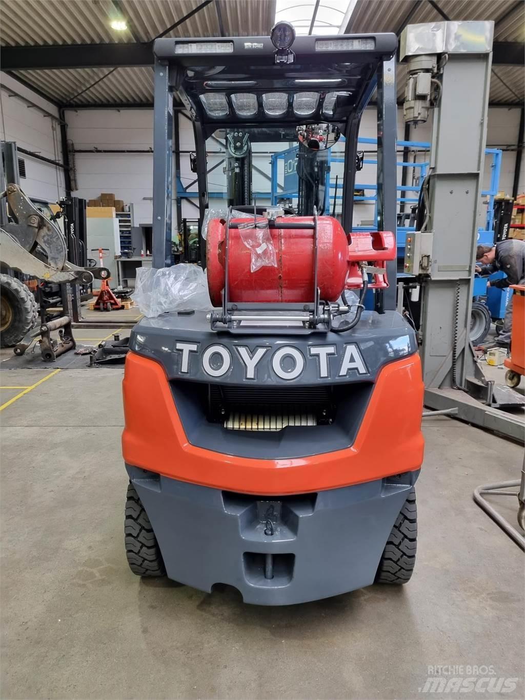Toyota 02-8FGF25 Газовые погрузчики