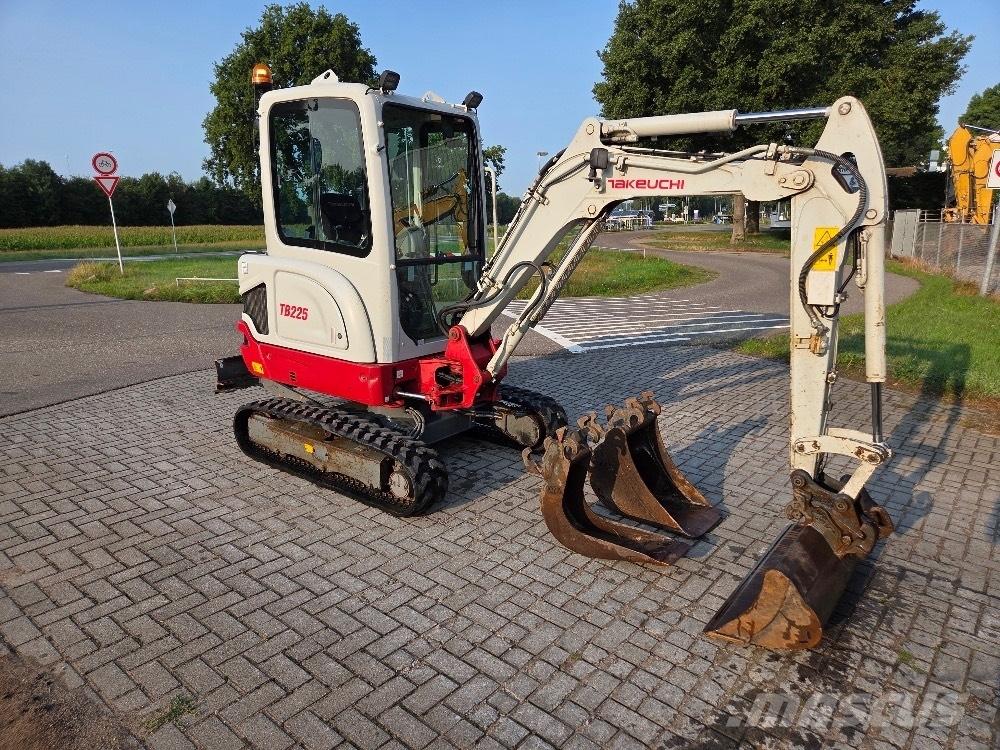 Takeuchi TB225 Мини-экскаваторы