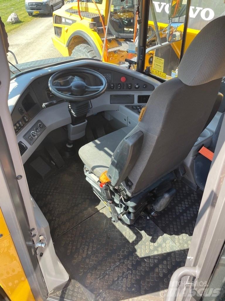 Volvo A30G Шарнирно-сочленённые самосвалы