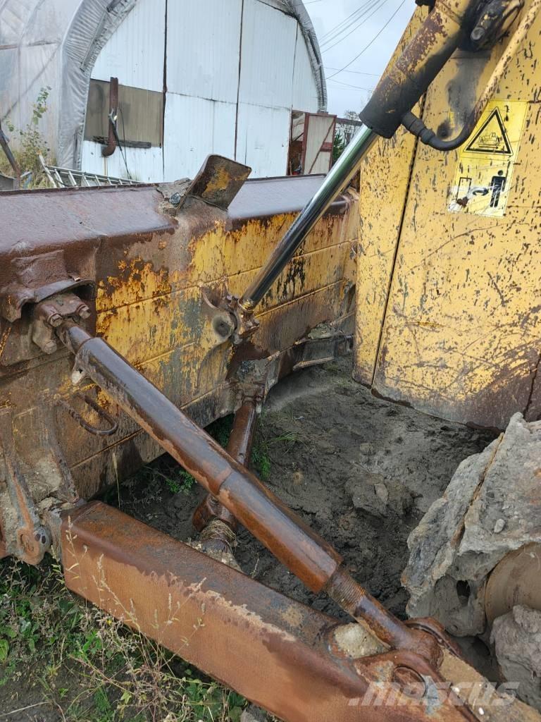 Komatsu DX 65EX-15 Гусеничные бульдозеры