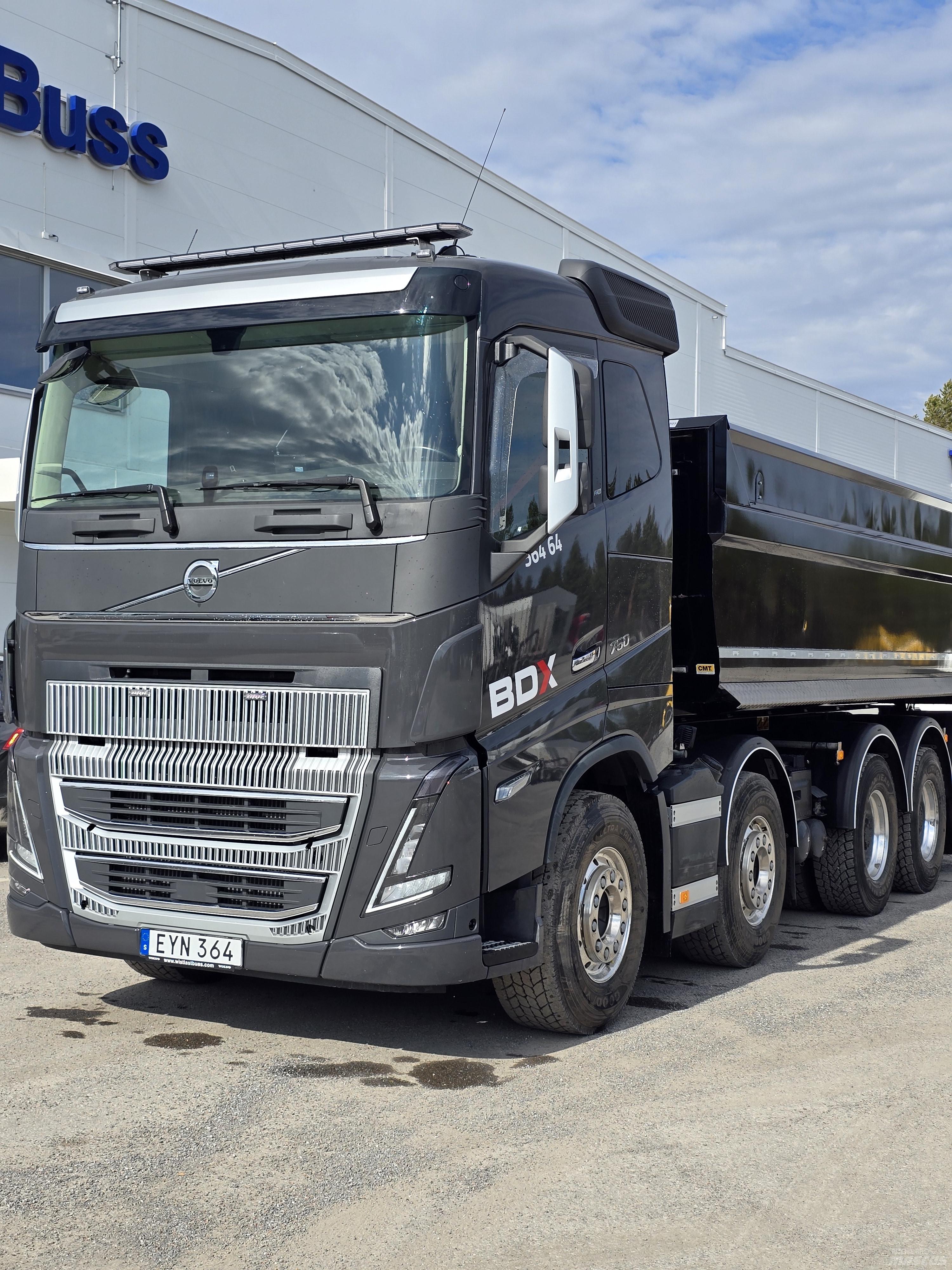 Volvo FH16 750 Грузовики-Самосвалы