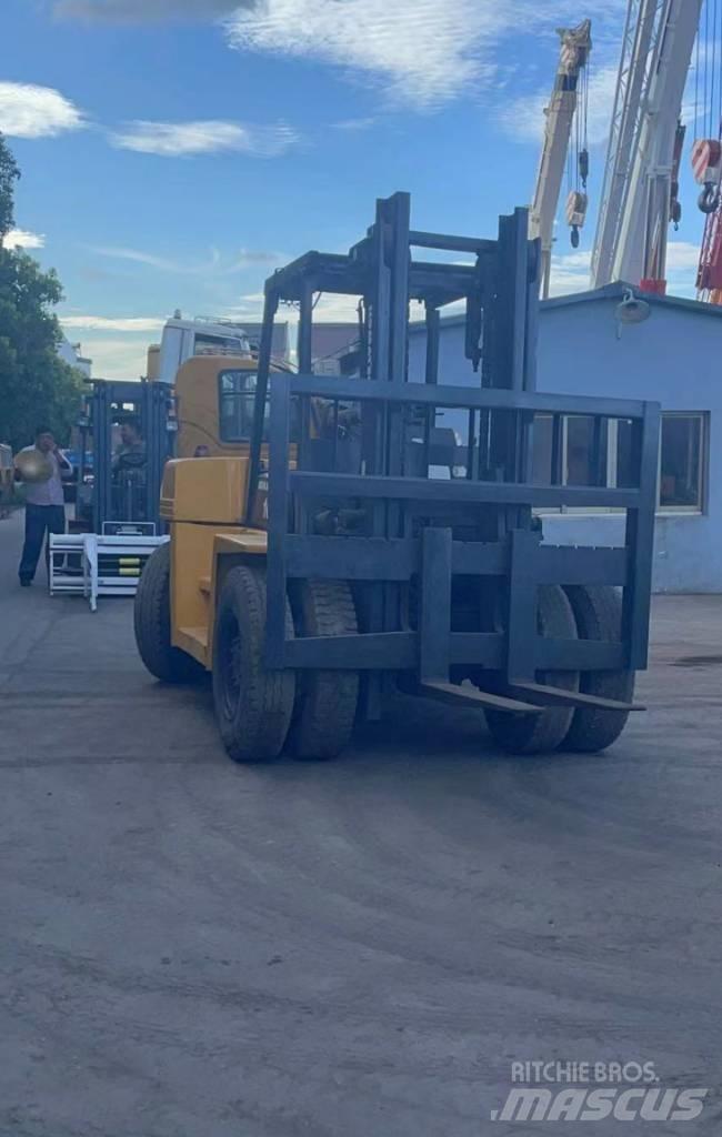 Komatsu 10 Ton Дизельные погрузчики