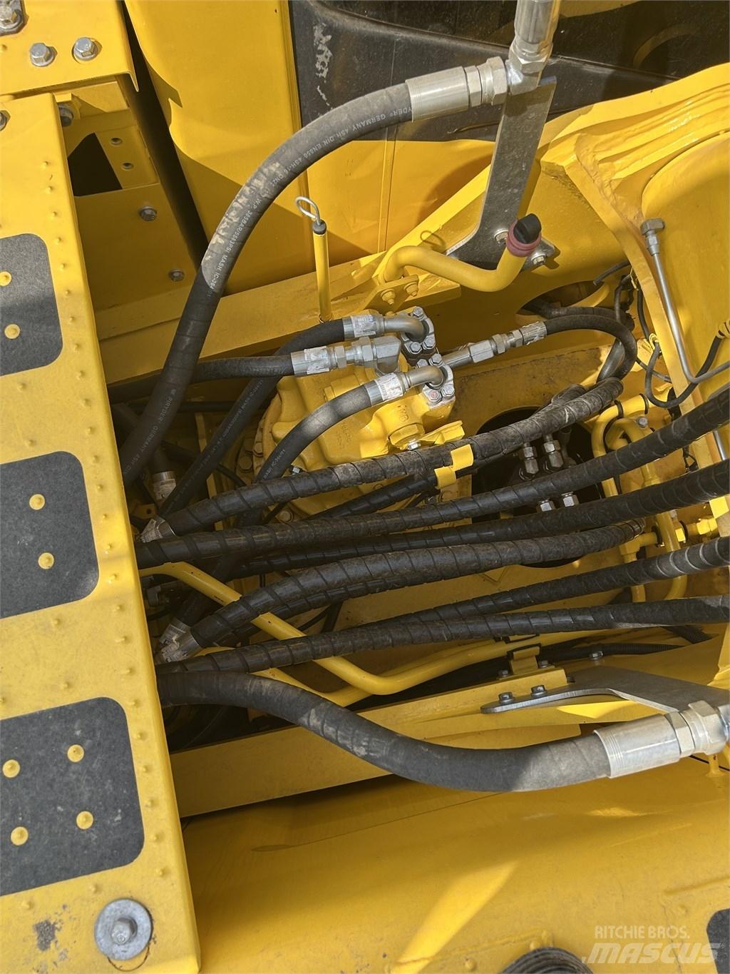 Komatsu PC 240 Гусеничные экскаваторы