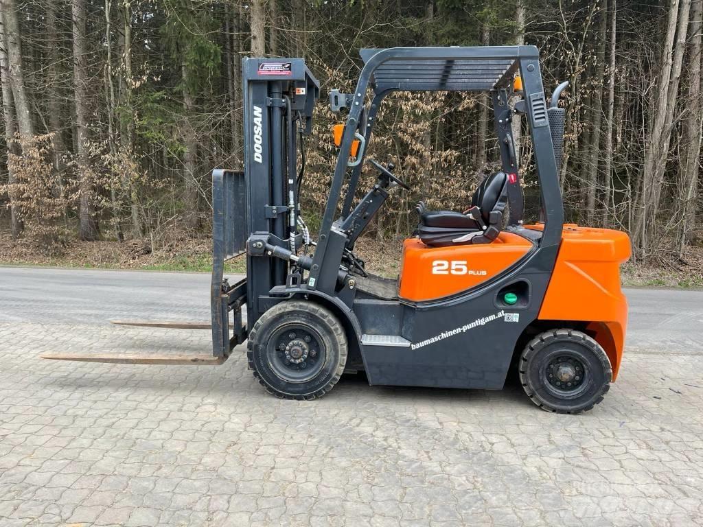 Doosan D 25 GP Дизельные погрузчики